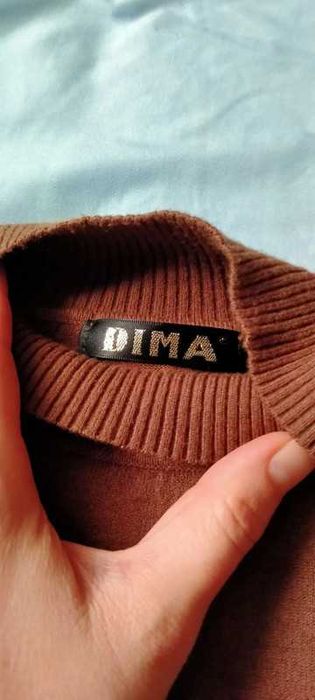 Brązowy sweterek półgolf damski ze ściągaczami XS/S