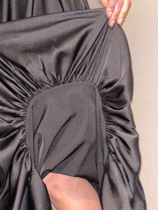 Чорна довга спідниця