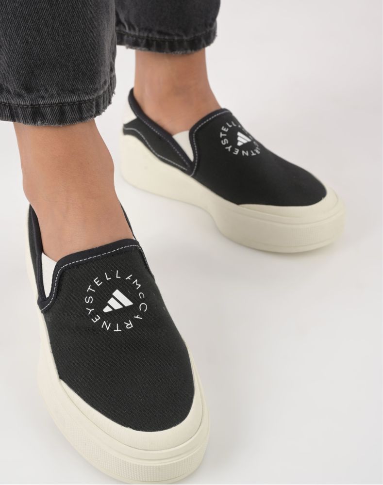 Adidas  aSMC court slip on ,оригінал , розпродаж !