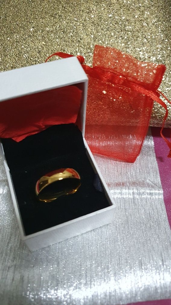 Alianças de compromisso/casamento em aço com banho ouro 18k