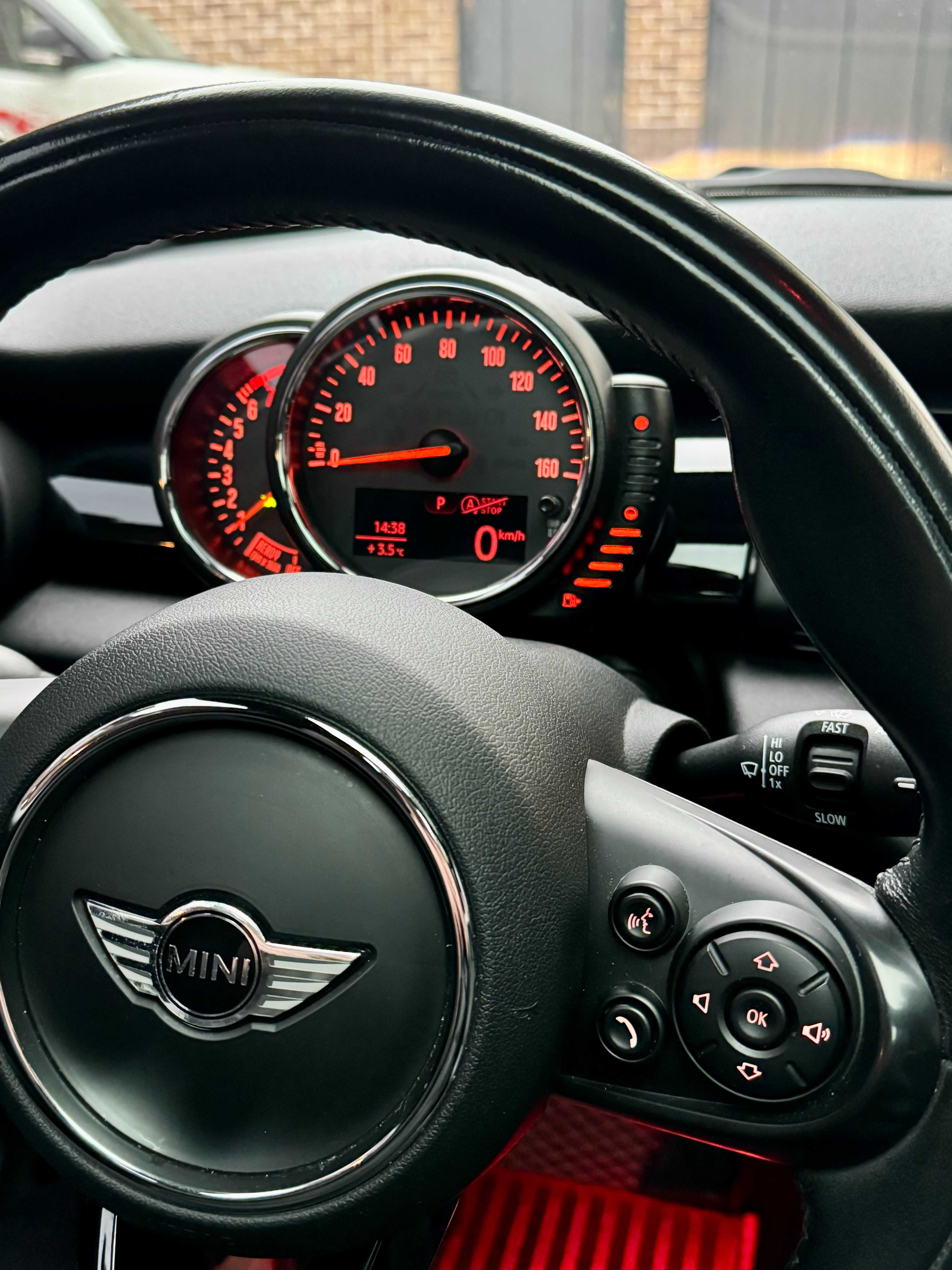 MINI Cooper S 2016, 2-літровий турбований двигун, шкіряний салон.