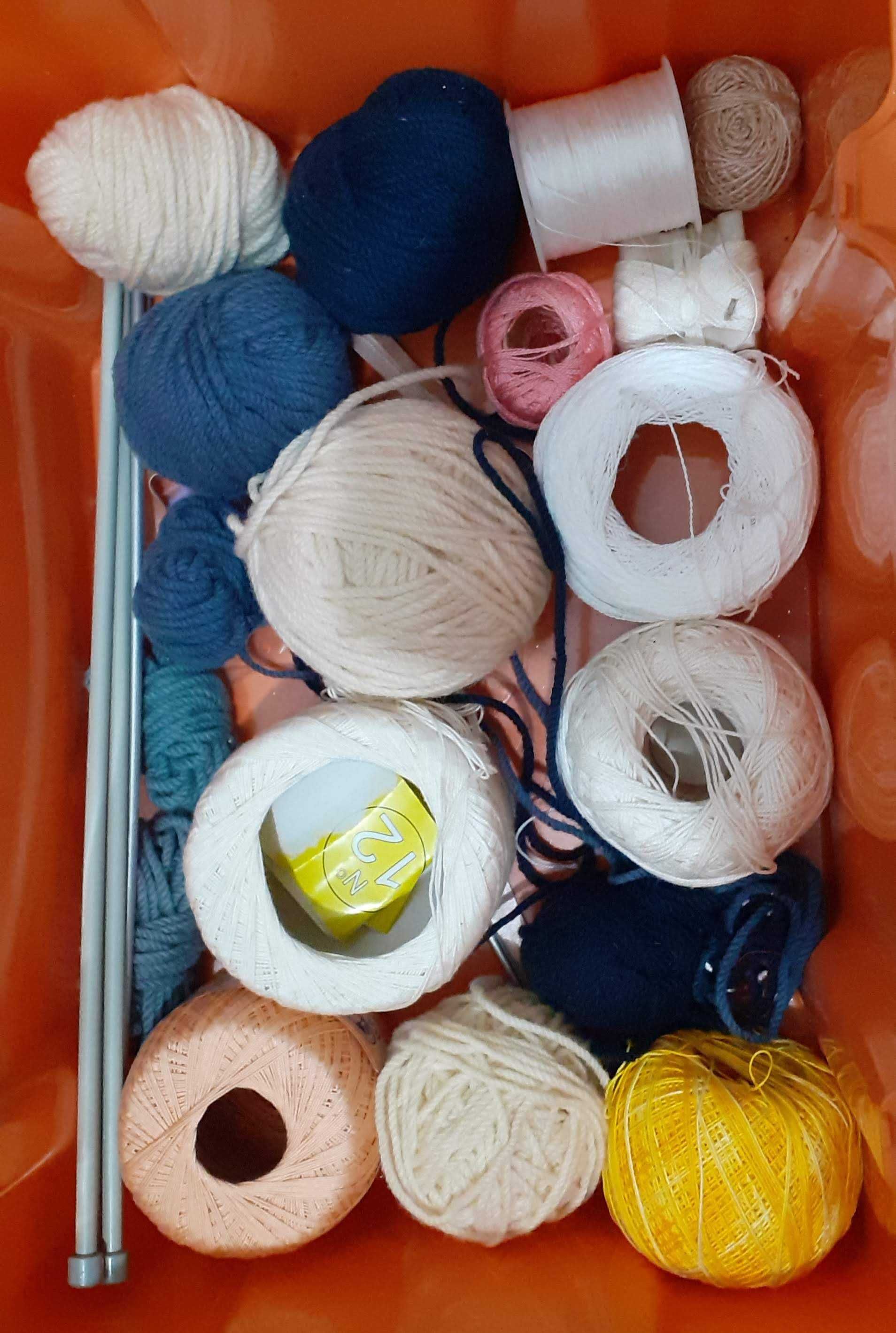 Conjunto de agulhas para tricot, fio de lã e linhas