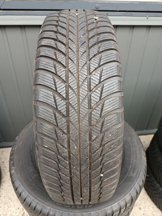 Зимові шини 215/65/17 Bridgestone Blizzak LM001