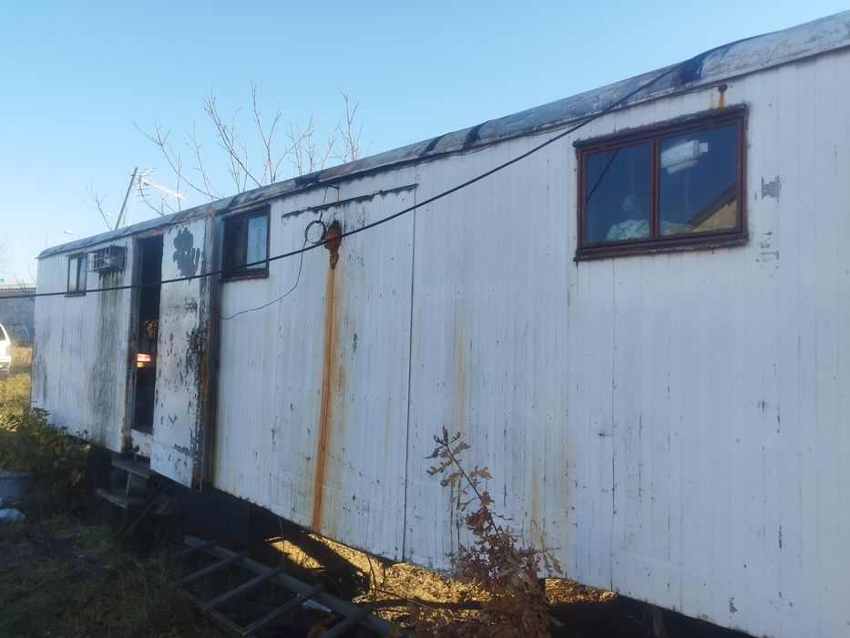 Barakowóz na kołach ogromny