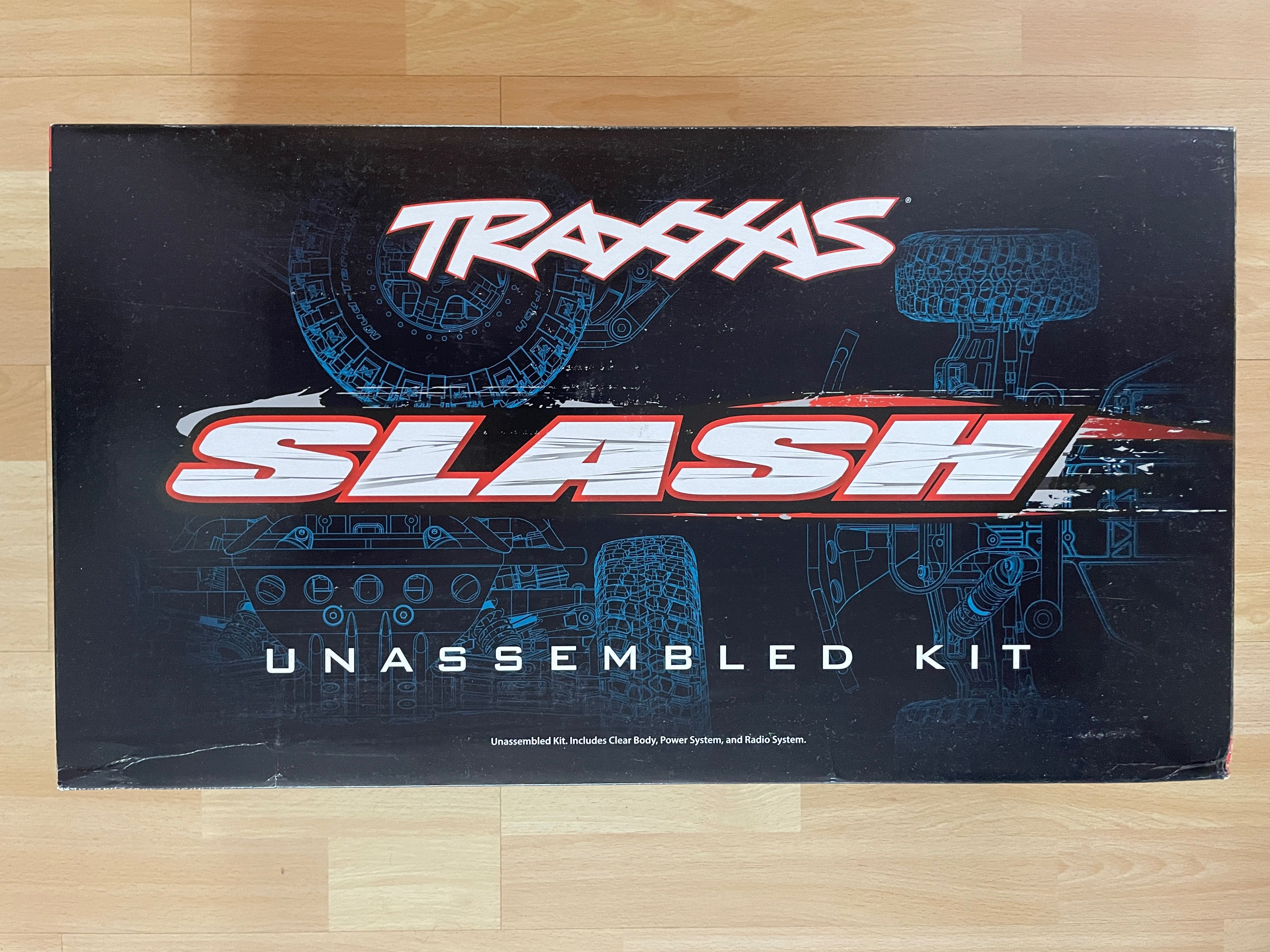 Sprzedam TRAXXAS Slash 2WD (złożony) z akumulatorem i z ładowarką