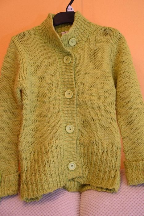 Cieplutki sweterek