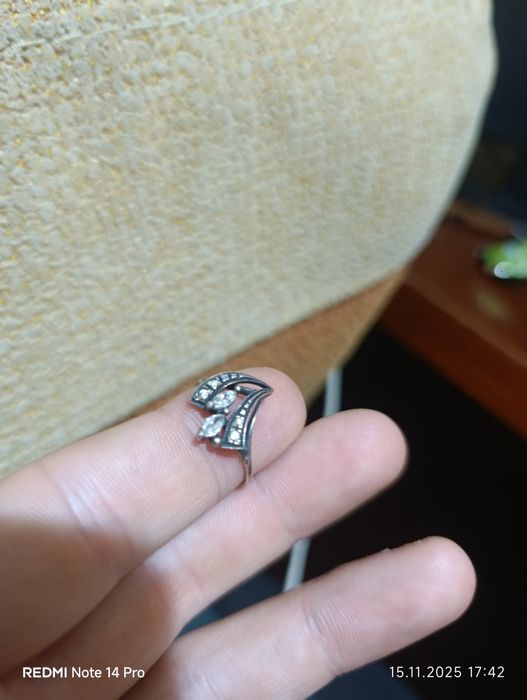 Срібна жіноча каблучка