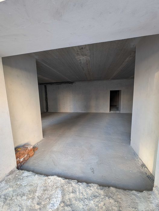 Комерція під бізнес у готовому будинку.