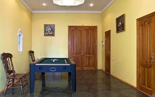 Аренда  посуточно с Бассейном Софиевская борщаговка .