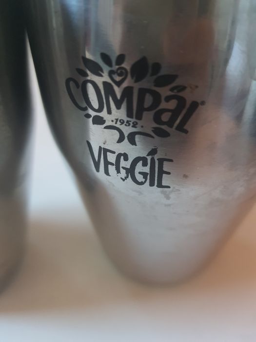 Copos metálicos de coleção Compal