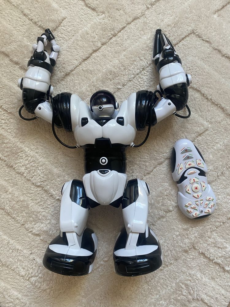 Робот з пультом управління wow wee robosapien. Оригінал