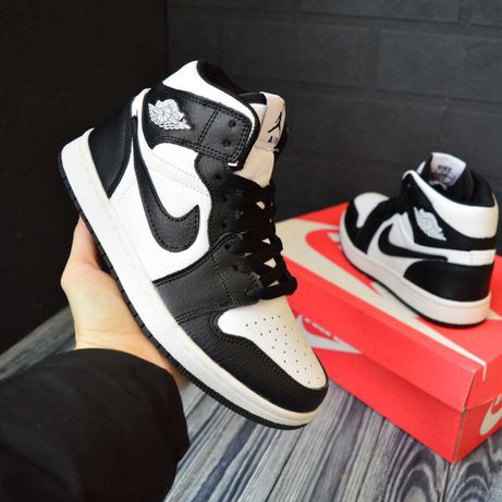 Жіночі кросівки Nike Air Jordan білі з чорним кросівки найк джордан