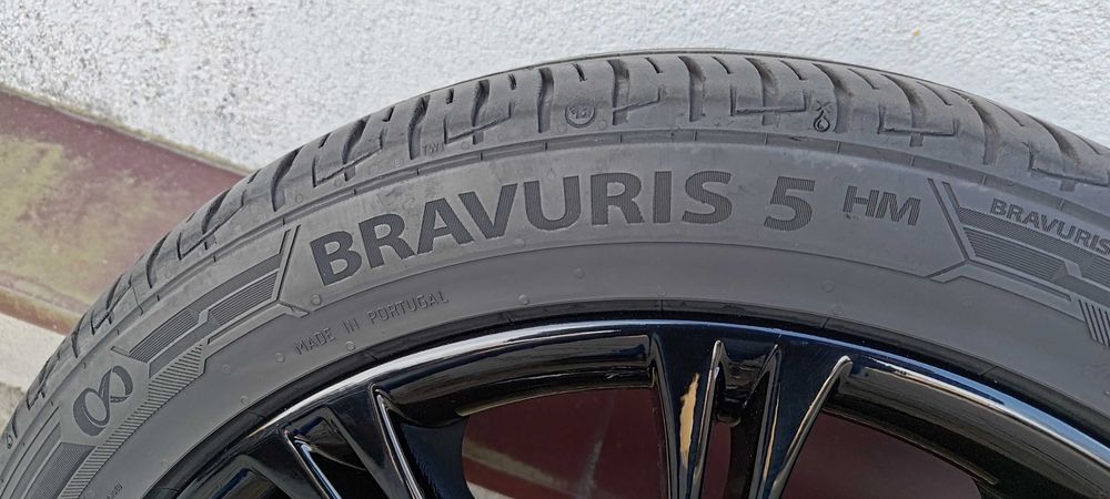 Felgi aluminiowe 18 cali BMW z oponami letnimi BARUM