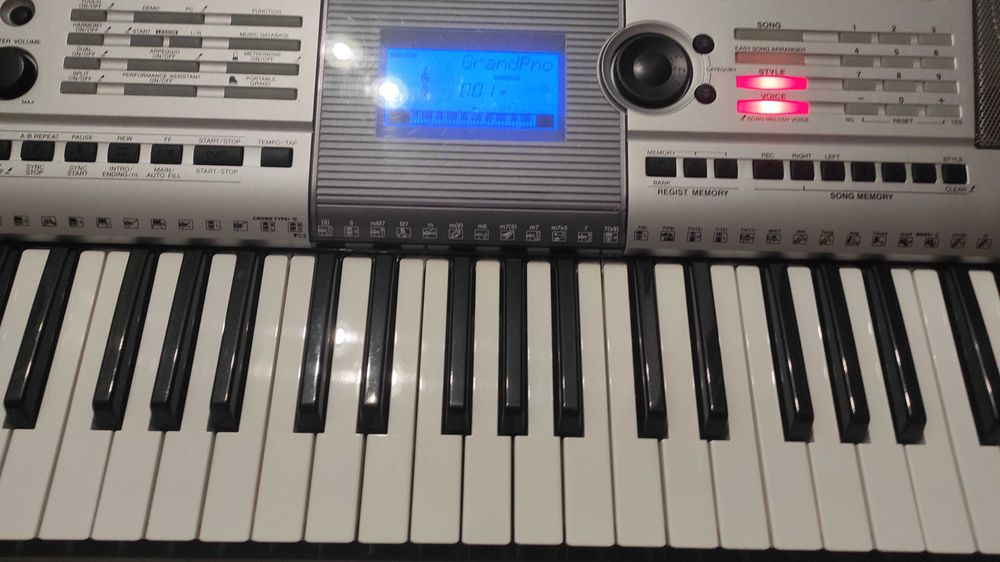 Чудовий синтезатор Yamaha YPT-410 для навчання