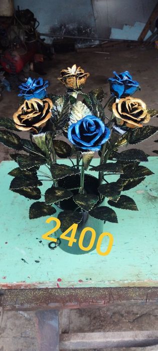 Квіти ковані на алеї слави та цвинтар