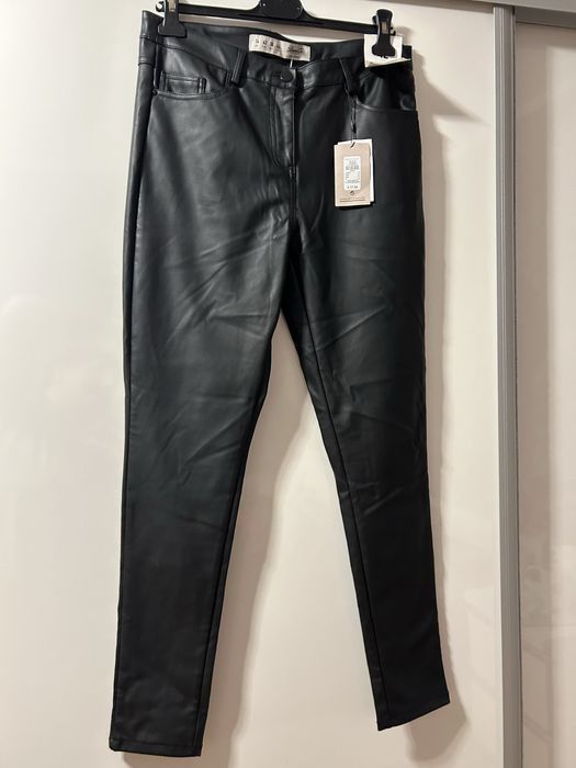 Czarne spodnie skórzane 42 Primark