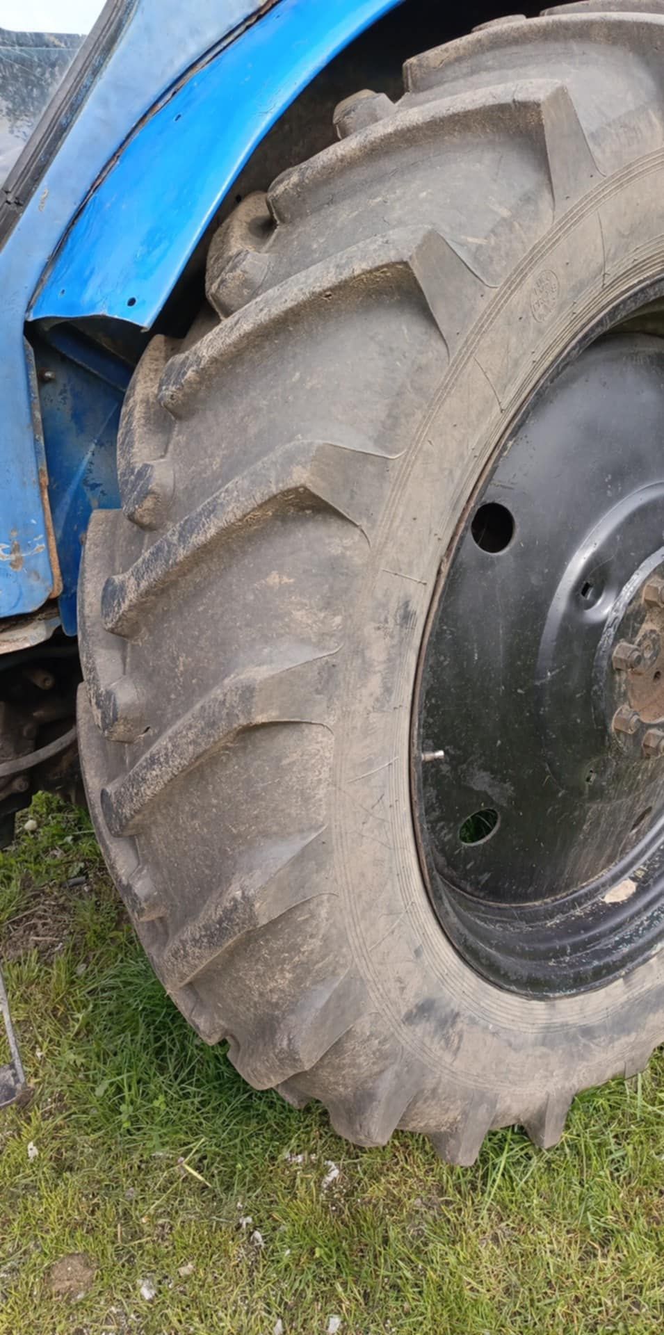 Продам т40 + плуги..культиватор