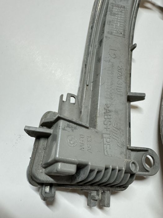 Повторювач повороту в дзеркало ф30 оригінал