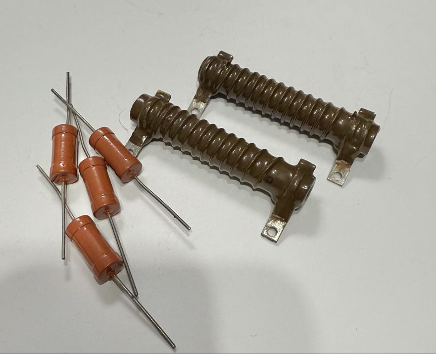 Zestaw czesci elektroniczni rezystory,kondensatory PRL