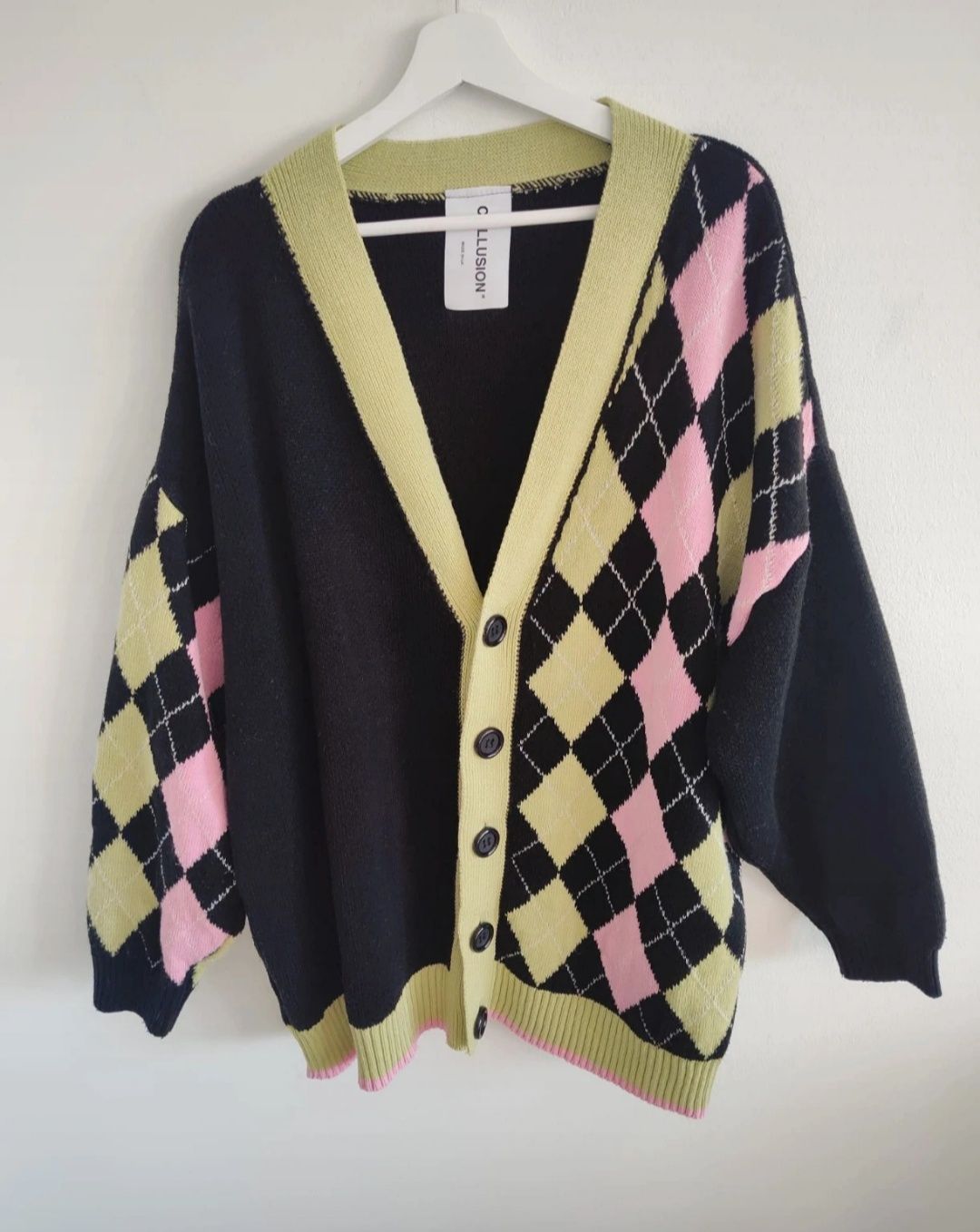 Sweter kardigan w romby vintage retro Asos oversize długi czarny różow