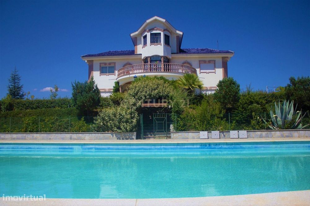 Moradia T9, em Mirandela