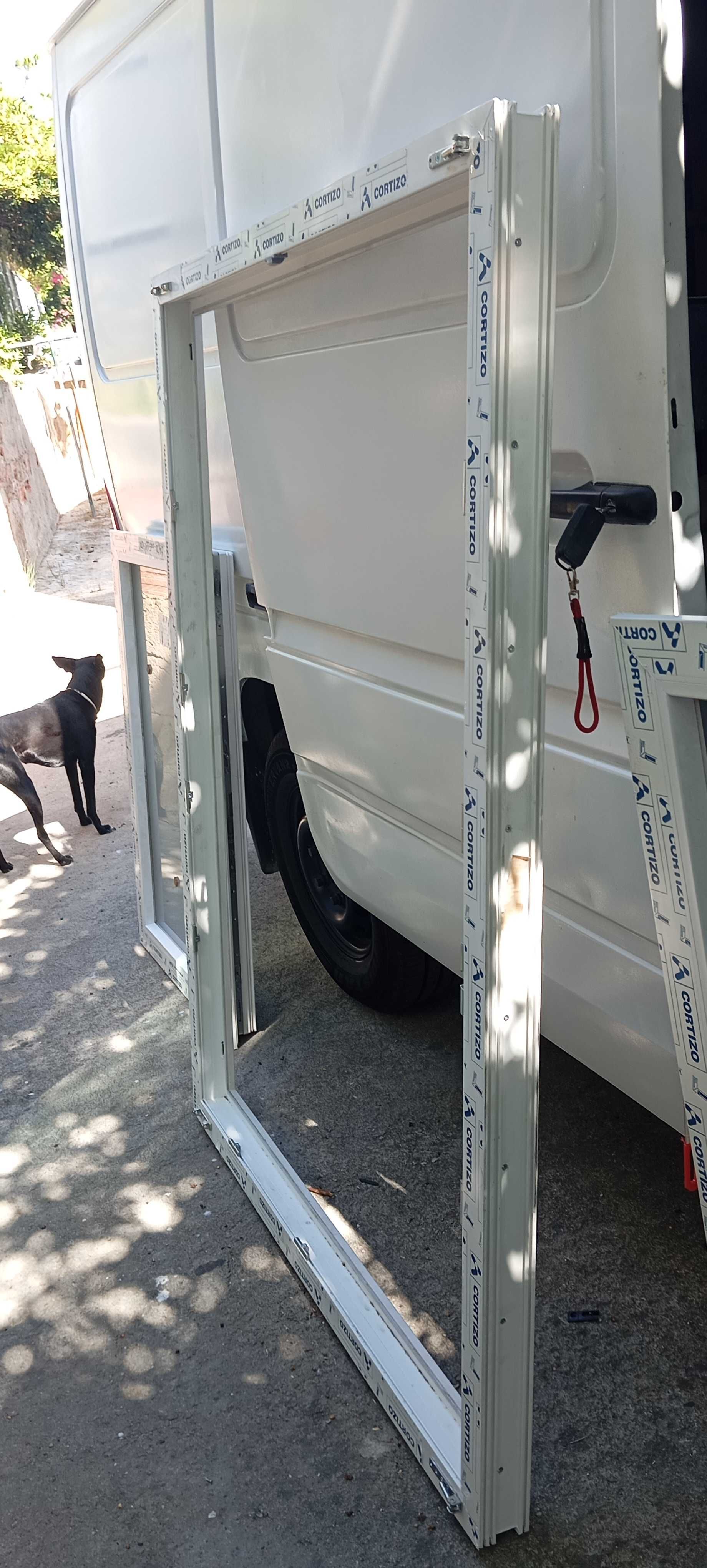 Vendo janelas de PVC com vidros fosco e termicos