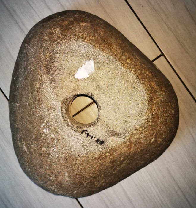 Umywalka z kamienia rzecznego