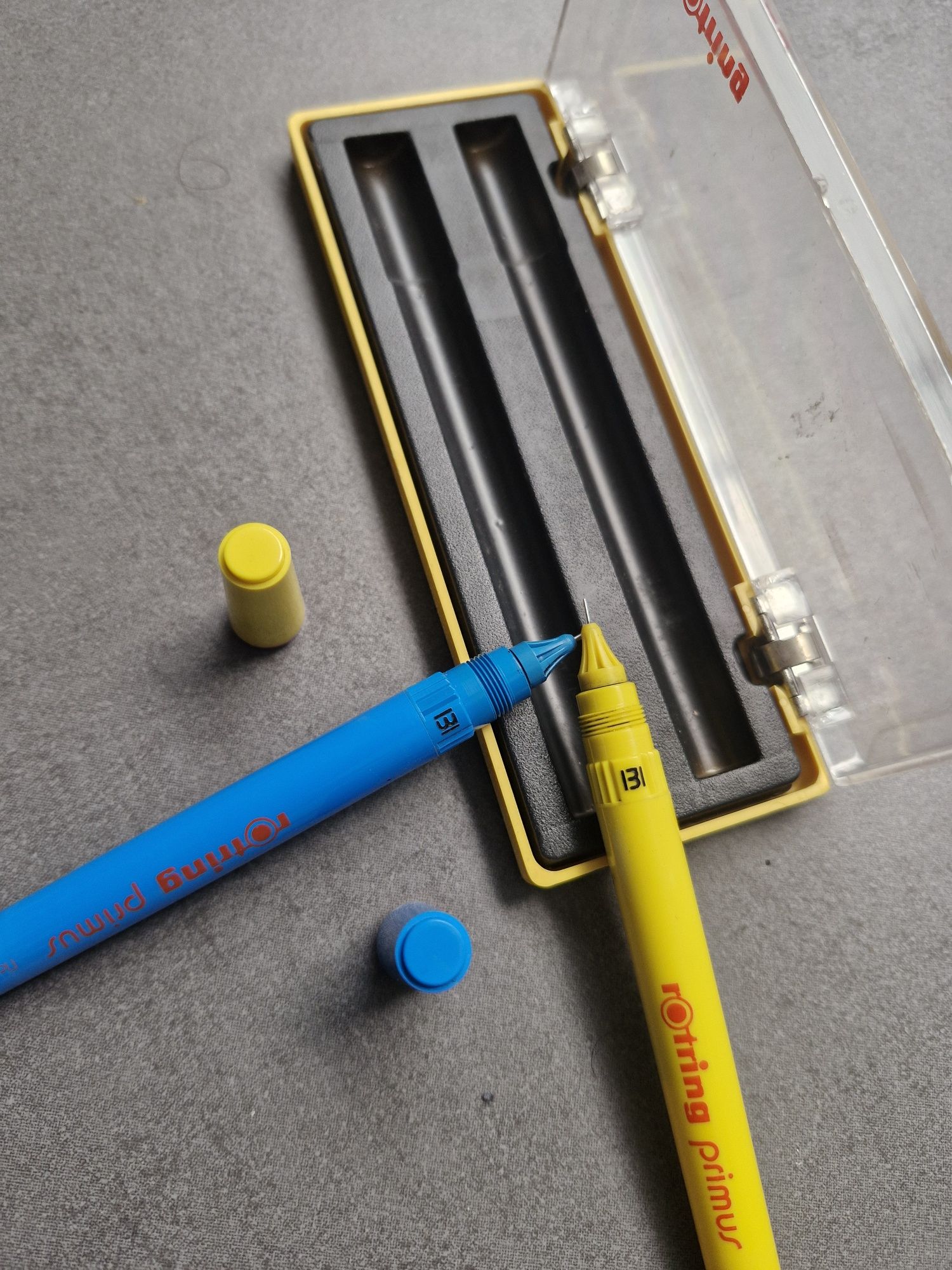 Caneta rotring com estojo