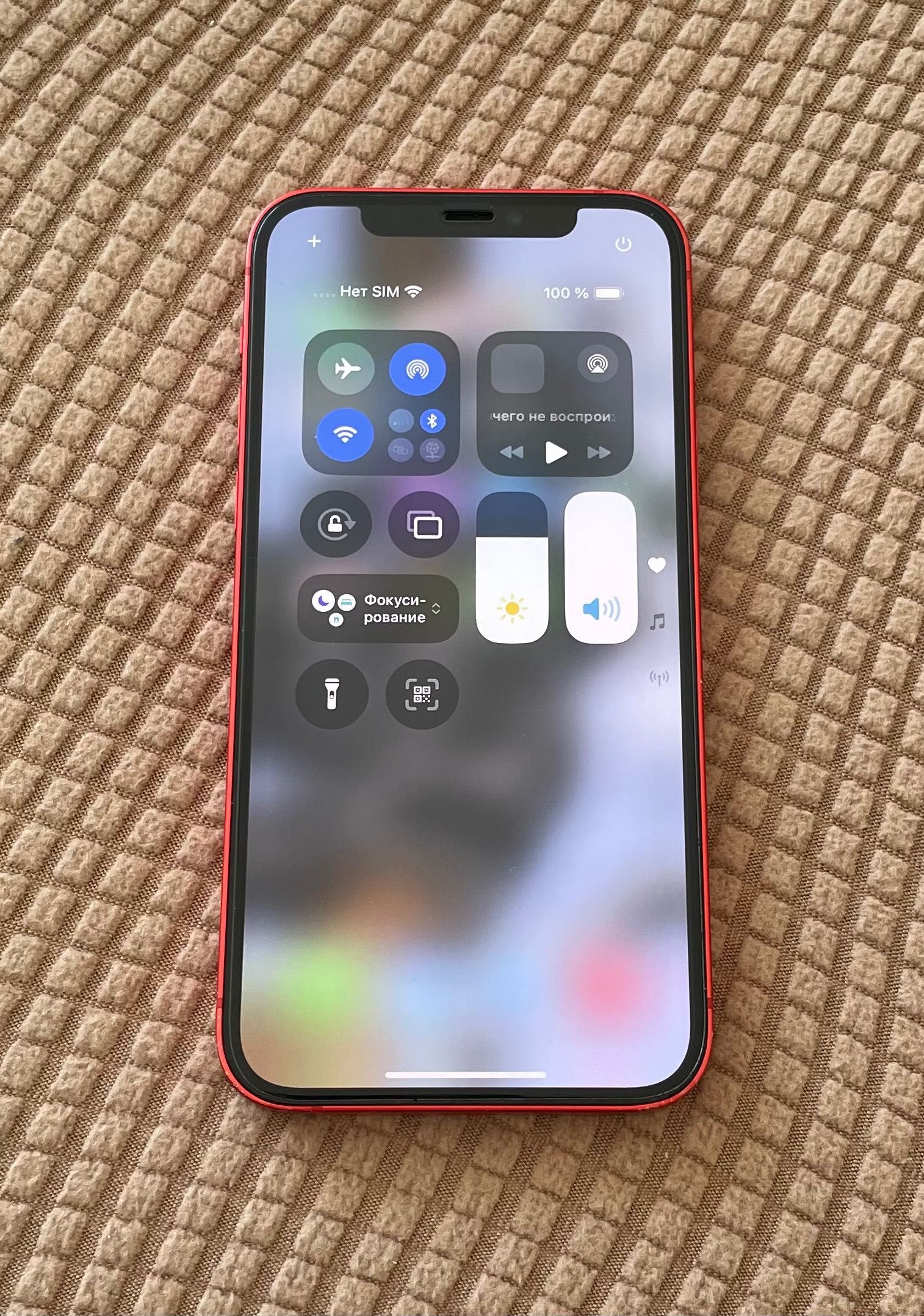 iPhone 12 64 red never lock