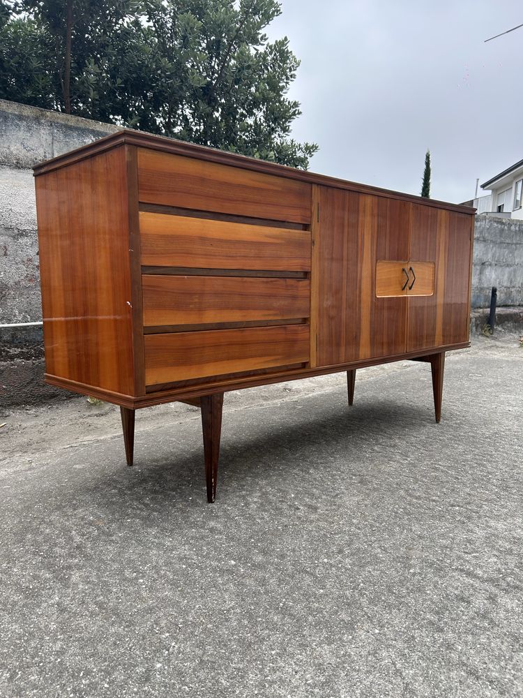Aparador vintage estilo nordico com pes em palito