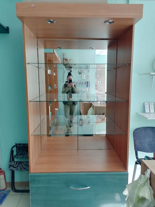 Шафа дзеркальна з дверцятами та підсвіткою