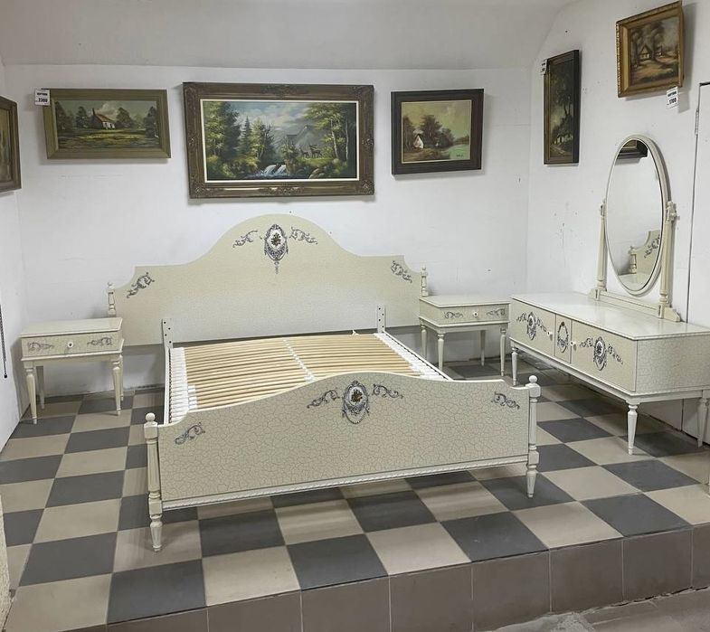 Спальний гарнітур ліжко трюмо тумба світильник кровать 1613