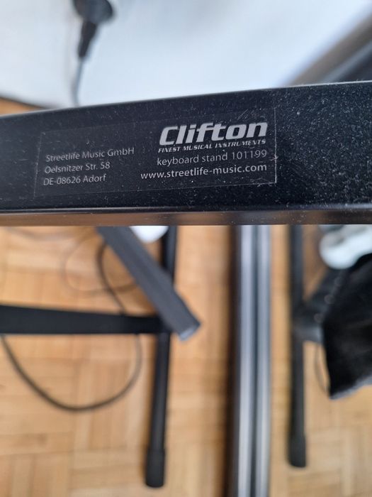 Keyboard Yamaha YPT-230 ze stojakiem