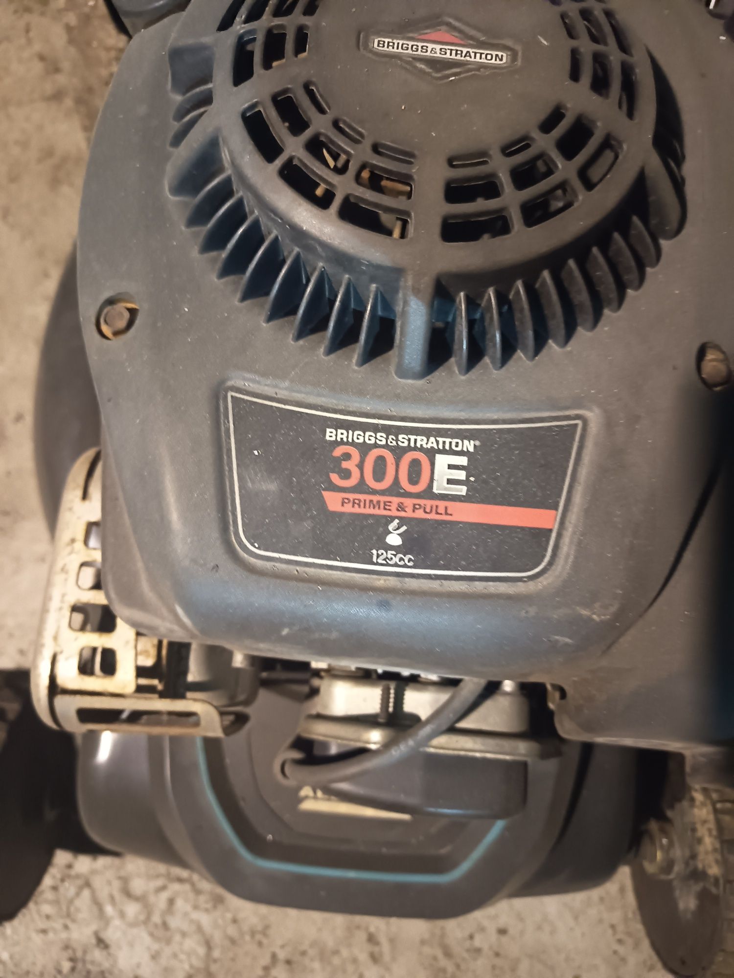 Cortador de relva  com tração a gasolina