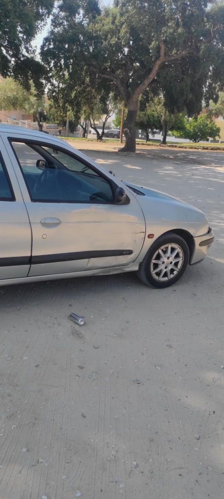Vendo Renault Megane 1.4 ano 2000