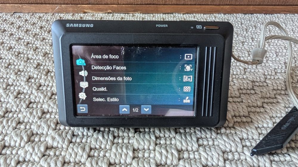 Samsung ST500 CCD Selfie Câmera com dois touchscreens.