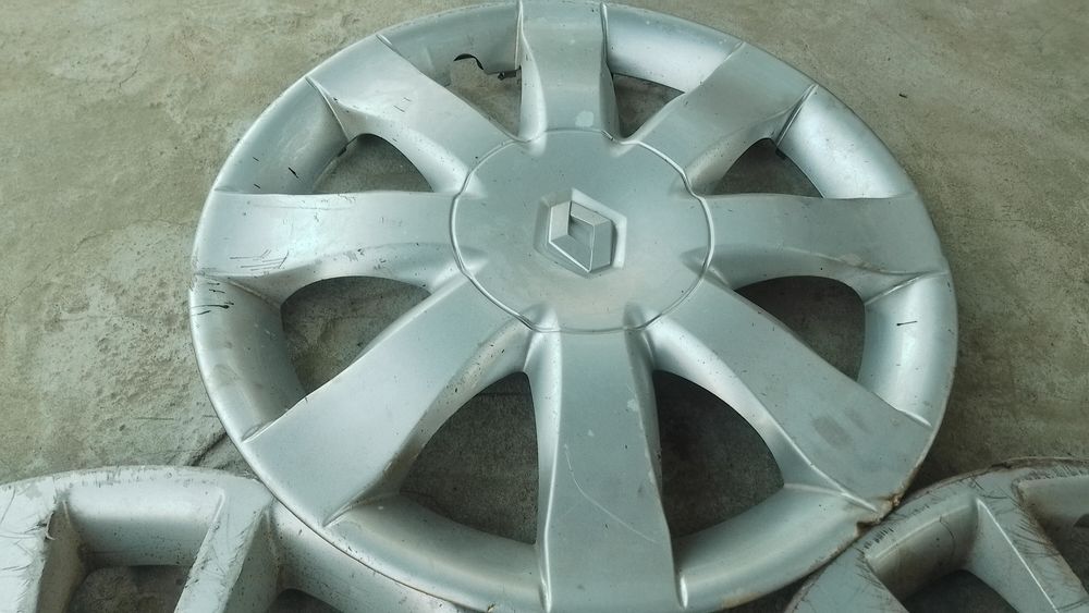 Декоративні колпаки на Рено в хорошому стані