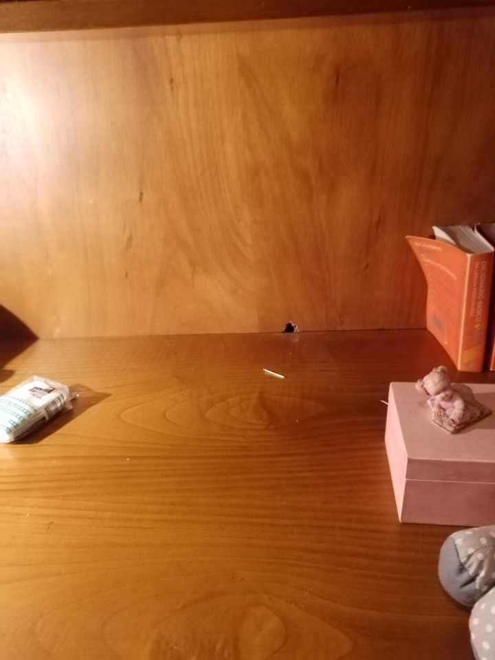 Secretária com prateleiras