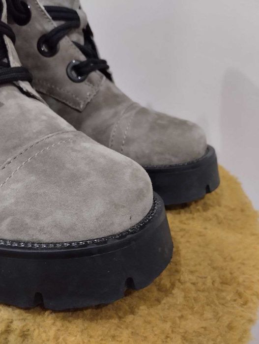 Ботинки замшевые демисезонные фирмы Vitto Rossi 36,5 р., практически н