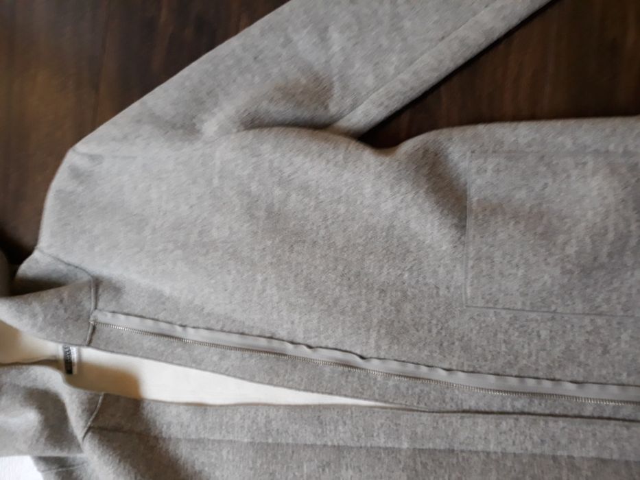 Narzuta, kurtka z kapturem.