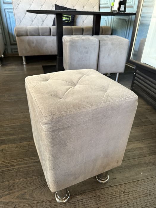 Меблі для кафе. Дивани і Столи