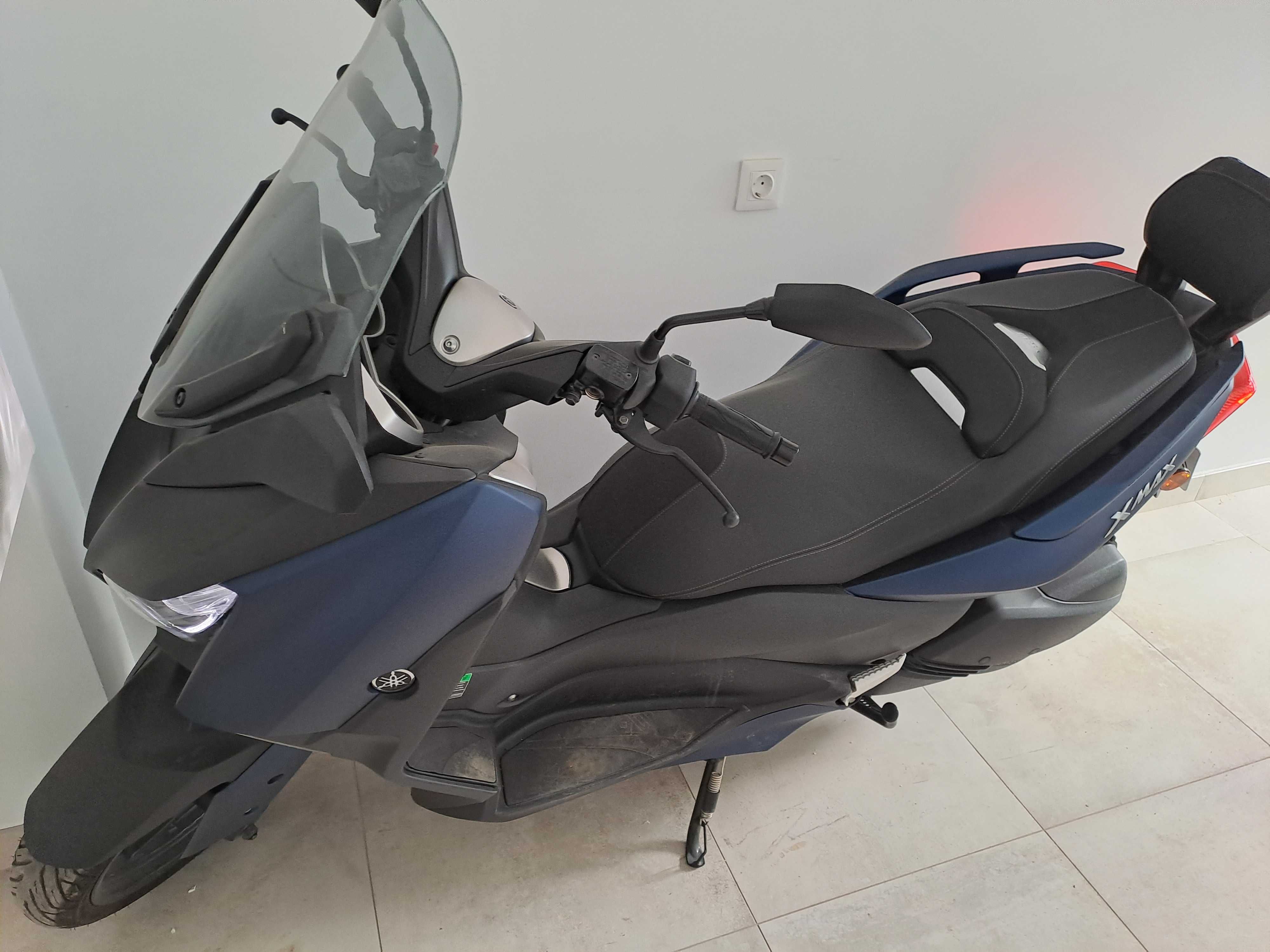 Impecável Yamaha X-max 300
