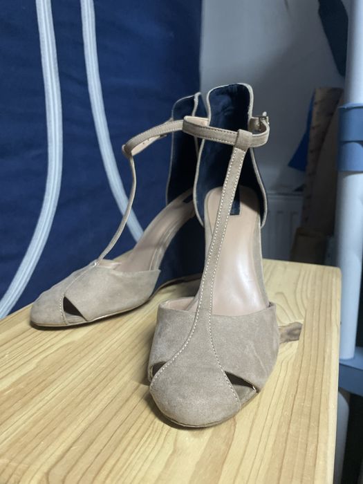 Piękne koturny Stradivarius 41