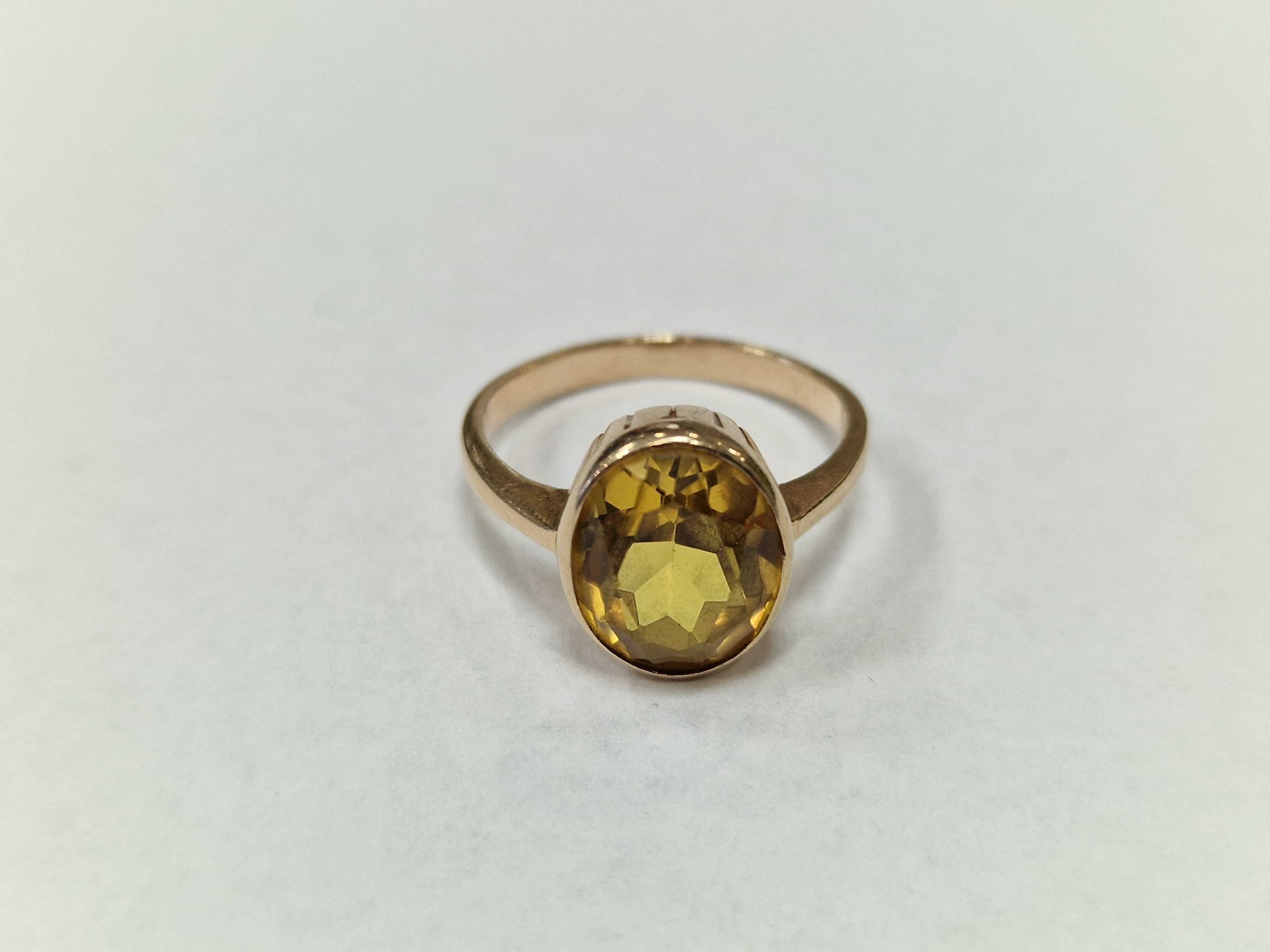Złoty pierścionek damski/ 585/ 4.17 gram/ Cytryn/ Warmet/ 1963-86