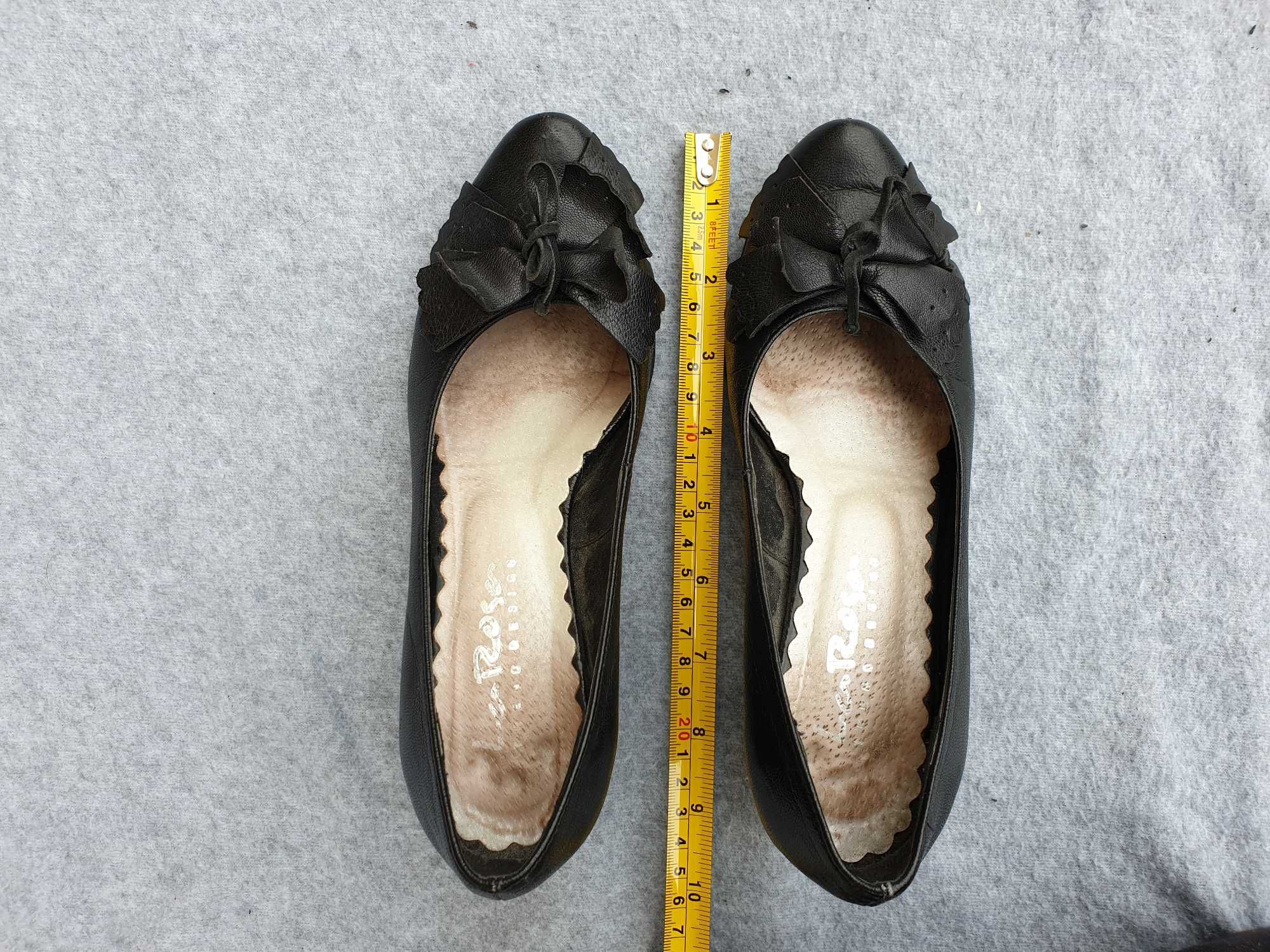 Czarne eleganckie skórkowe buty kokardy