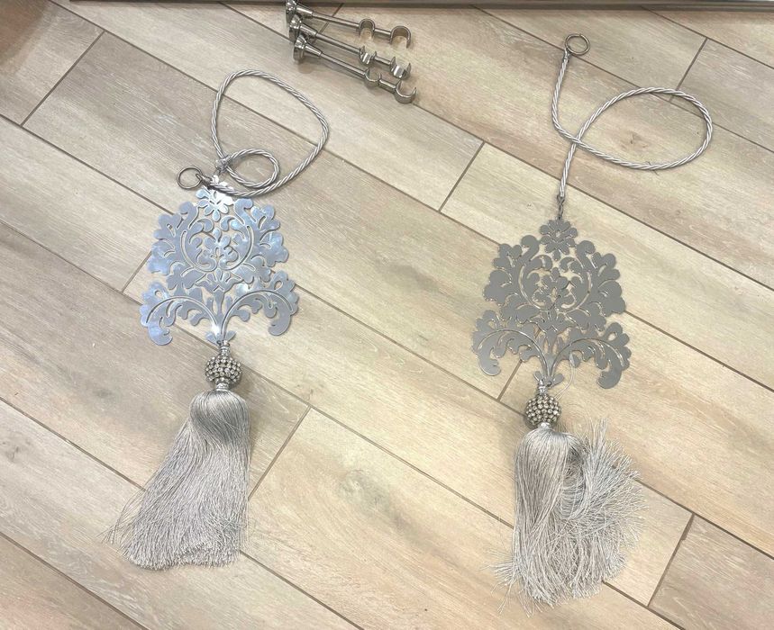 Karnisz metalowy chrom 380 cm wraz z ozdobami