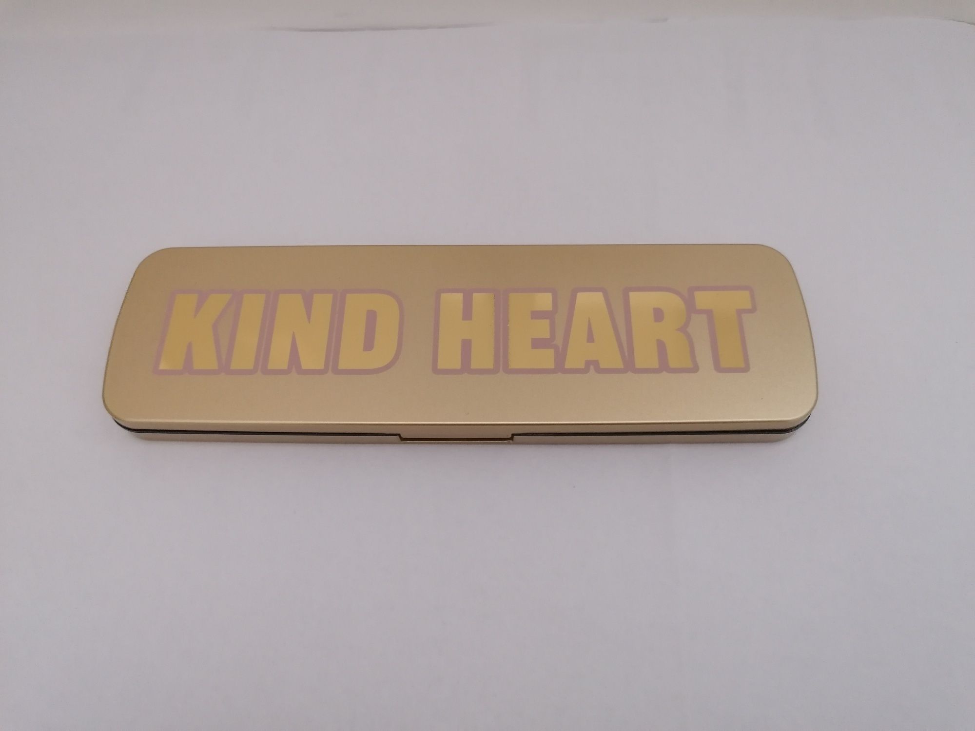 Paleta cieni revolution kind heart nowa