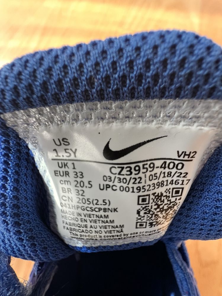 Sapatilhas NIKE NOVAS azul tamanho 33