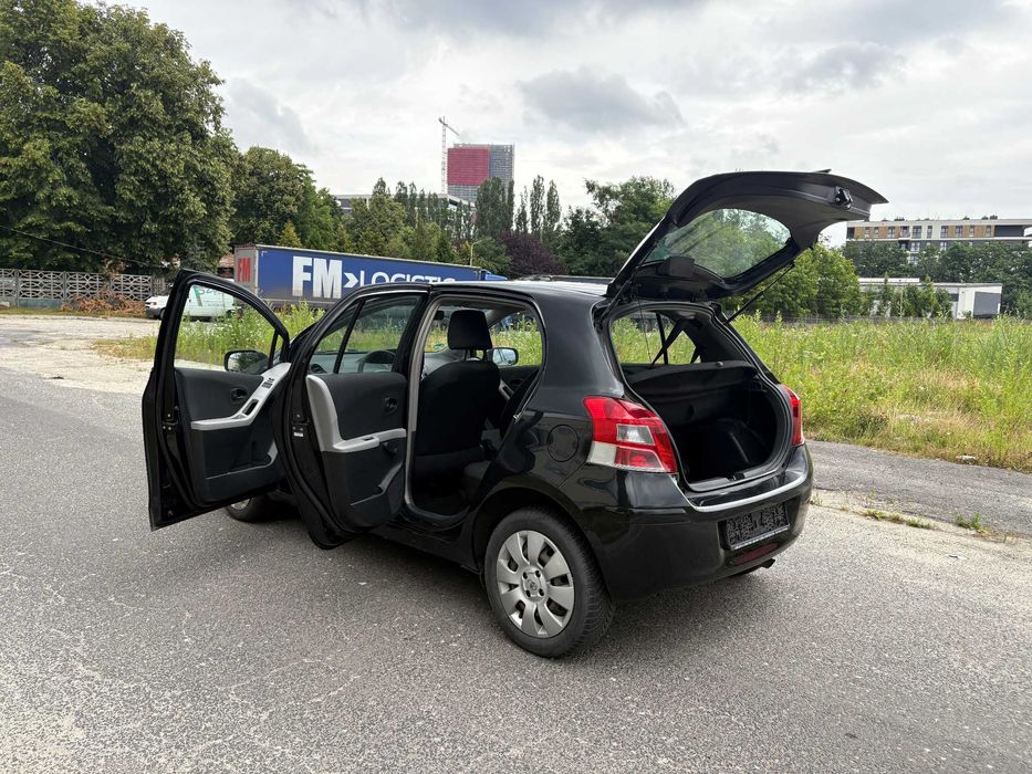 Toyota Yaris, 1,3 , mały przebieg 130 tyś km.  5-d, klima, 6 biegów