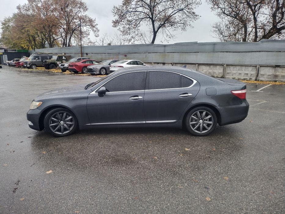 Продаж Lexus ls 460
